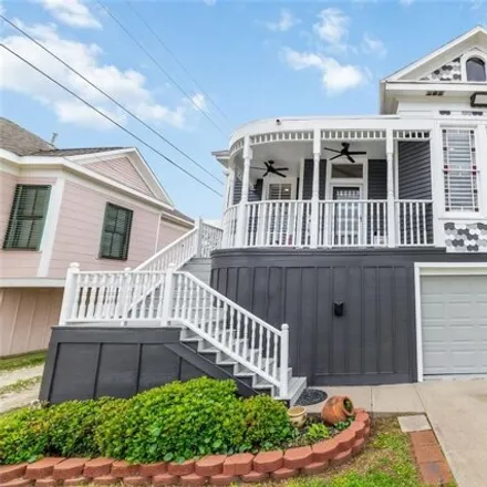 Buy this 2 bed house on 1611 19th Street in Galveston, TX 77550