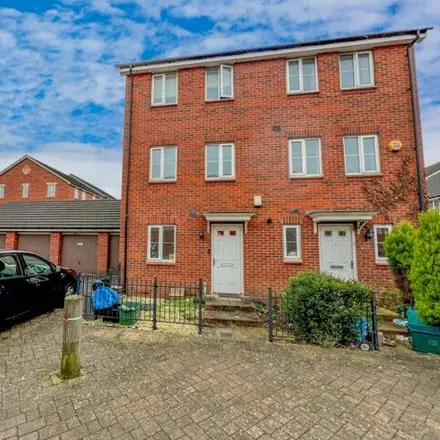 Rent this 4 bed duplex on 6 Beatrix Place in Bristol, BS7 0AE