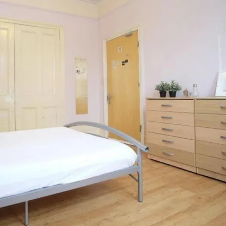 Rent this 8 bed room on 48 Wightman Road in London, N4 1DL