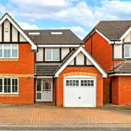 Buy this 5 bed house on Slowmans Close in How Wood, AL2 2DJ