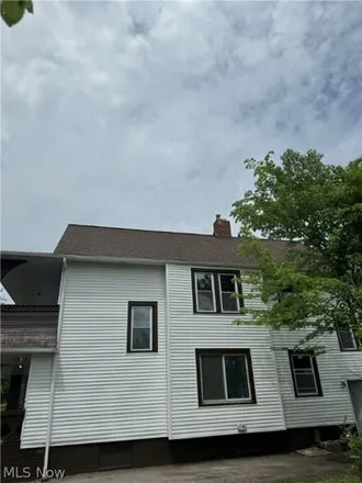 Image 6 - 11825 Oakfield Avenue, Cleveland, OH 44105, USA - House for sale