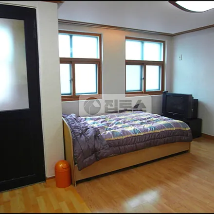 Rent this studio apartment on 서울특별시 강남구 역삼동 636-31