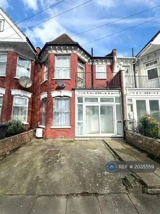 Rent this 4 bed townhouse on 14 Melbourne Avenue in Bowes Park, London