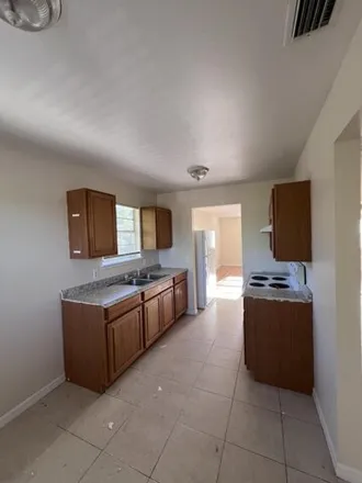 Image 3 - 4557 Barna Avenue, Titusville, FL 32780, USA - Condo for rent