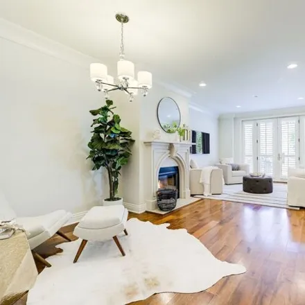 Image 2 - 287 Reeves Drive, Beverly Hills, CA 90212, USA - Condo for sale