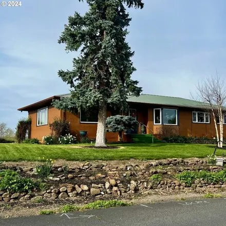 Buy this 4 bed house on 290 Southeast 5th Street in Pilot Rock, Umatilla County