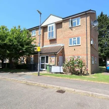 Buy this 2 bed apartment on Stanmore Crescent in Luton, LU3 2RJ