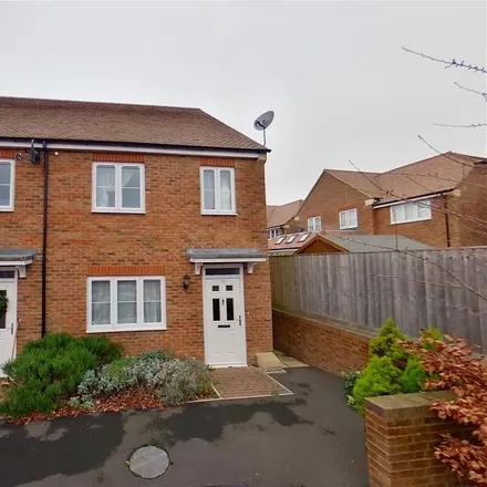 Rent this 3 bed duplex on Capability Way in Greenham, RG19 8FB