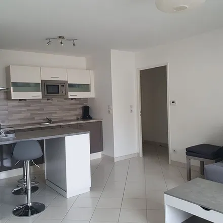 Rent this 2 bed apartment on 1 Rue Léon Gambetta in 37210 Vouvray, France