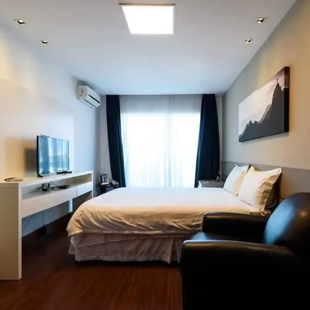 Rent this 6 bed house on Vital Brazil in Niterói, Região Metropolitana do Rio de Janeiro