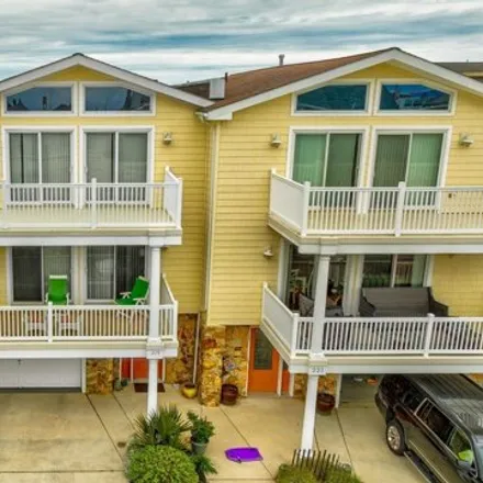 Image 1 - 271 East Morning Glory Road, Wildwood Crest, Cape May County, NJ 08260, USA - Townhouse for sale