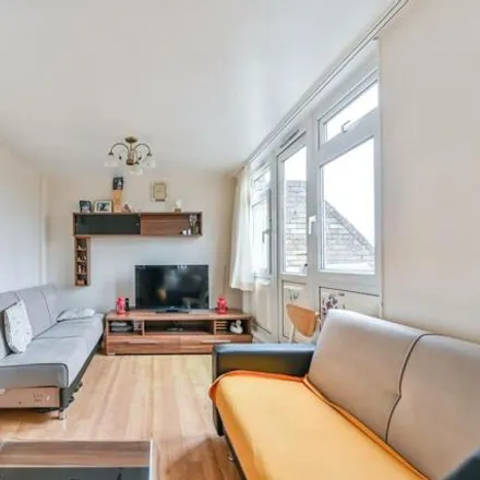 Image 3 - Chute House, Stockwell Park Road, Stockwell Park, London, SW9 0UX, United Kingdom - Apartment for sale