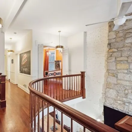 Image 3 - 930 West Newport Avenue, Chicago, IL 60657, USA - House for sale