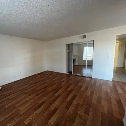 Image 4 - 6973 East Carey Avenue, Sunrise Manor, NV 89156, USA - Apartment for rent