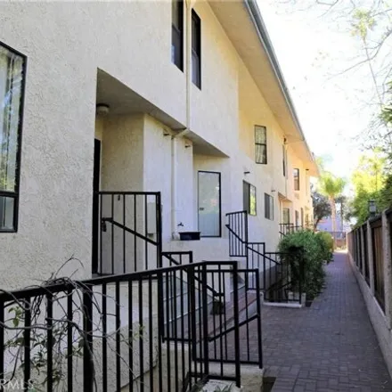 Rent this 2 bed townhouse on 314 South Mentor Avenue in Pasadena, CA 91106