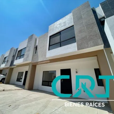 Rent this 3 bed house on Avenida Benevento in Benevento Residencial, 37526 León