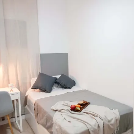 Rent this 4 bed room on Carrer de Mallorca in 67, 08029 Barcelona