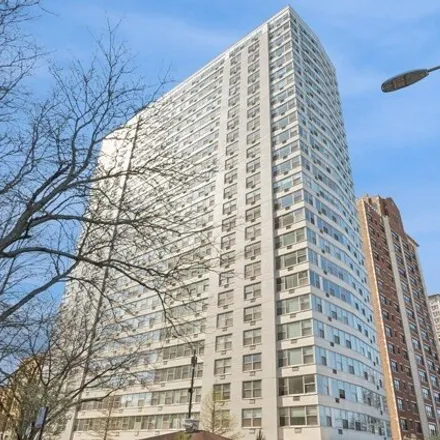 Buy this 1 bed condo on 3900 North Lake Shore Drive in Chicago, IL 60613