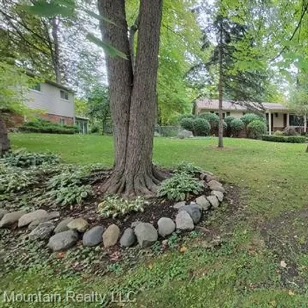 Buy this 3 bed house on 5852 Warbler Drive in Oakland County, MI 48346