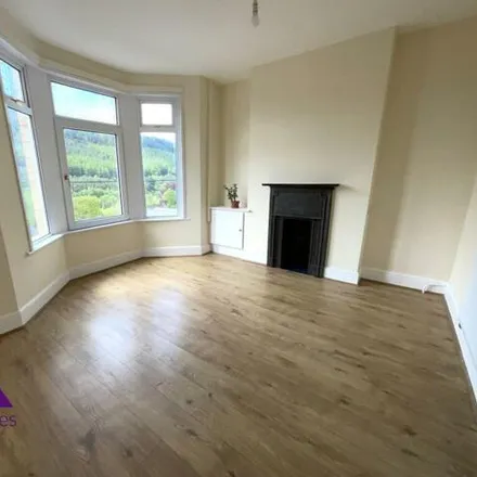Image 2 - Richmond Road, Six Bells, NP13 2PG, United Kingdom - Townhouse for rent
