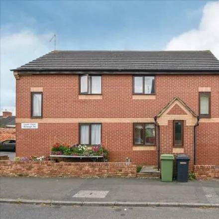 Rent this 2 bed townhouse on 5 The Avenue in Wellingborough, NN8 4PL