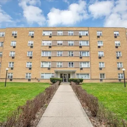 Buy this 2 bed condo on 2035 West Granville Avenue in Chicago, IL 60660