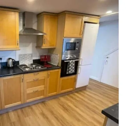 Rent this 5 bed townhouse on Dronfield in S18 8XH, United Kingdom