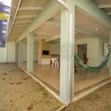 Rent this 3 bed house on Skate Park Bombinhas in Rua Canela, Canto Grande