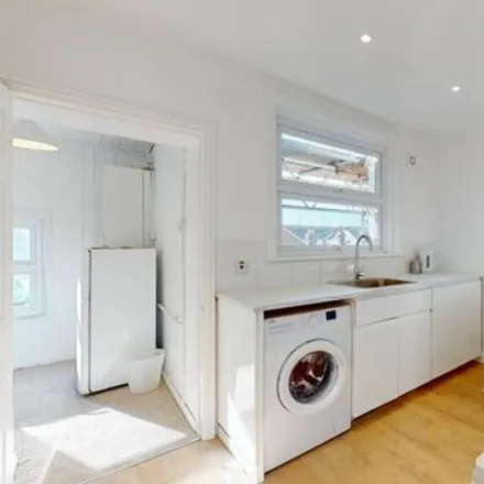 Image 3 - The Limes, 12 The Vale, Broadstairs, CT10 1RB, United Kingdom - Townhouse for rent