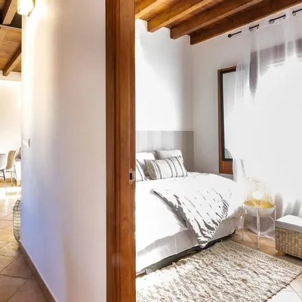 Rent this 3 bed apartment on Biblioteca Pública Provincial de Granada in Calle Profesor Sainz Cantero, 6