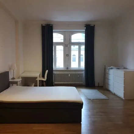 Rent this 4 bed room on Kaiserstraße 39 in 60329 Frankfurt, Germany