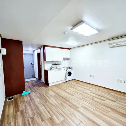Rent this studio apartment on 서울특별시 관악구 봉천동 866-11