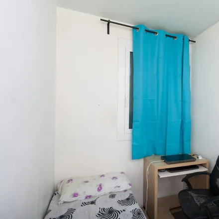 Rent this 4 bed room on Passeig de la Zona Franca in 164, 08001 Barcelona