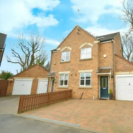 Buy this 3 bed duplex on Deans Close in Tapton, S43 1GZ