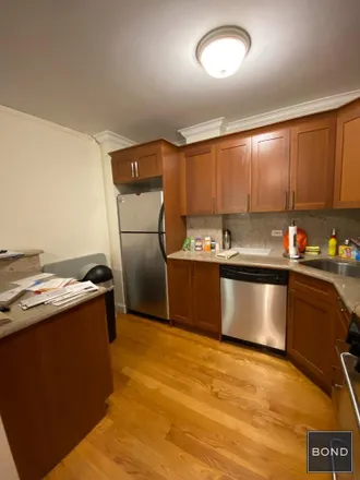 Rent this 3 bed condo on 333 East 34th Street in New York, NY 10016