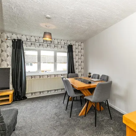 Image 5 - Palm Close, Urmston, M33 5LE, United Kingdom - Apartment for rent