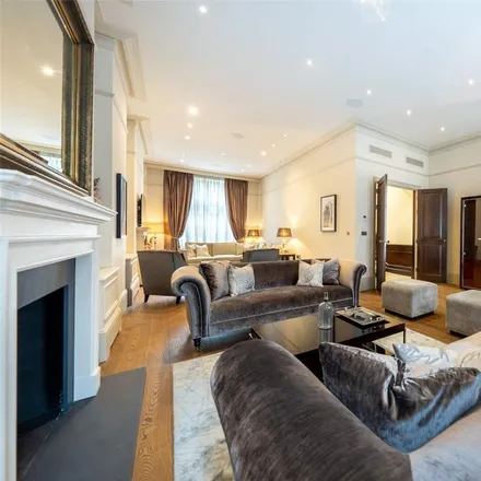 Rent this 7 bed townhouse on 46 Hertford Street in London, W1J 7RN