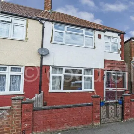 Rent this 3 bed house on Rosemead Avenue in Lonesome, London