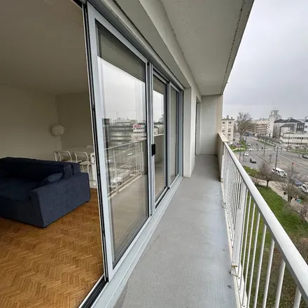 Rent this 4 bed apartment on 73 Rue Ronsard in 37100 Tours, France