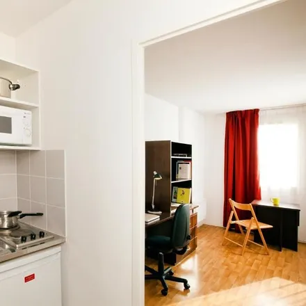 Image 3 - 21 Rue du Clos Beaumois, 14000 Caen, France - Apartment for rent