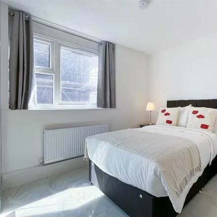 Image 7 - Lords View (2-83), Oak Tree Road, London, NW8 7HG, United Kingdom - Room for rent