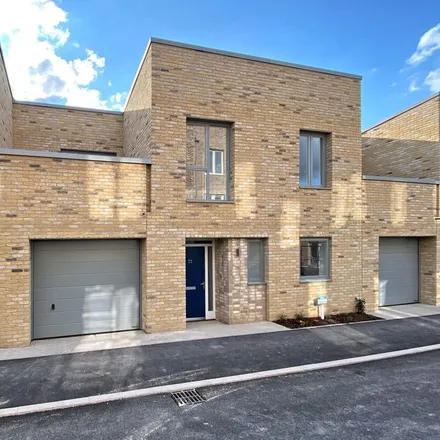 Rent this 3 bed townhouse on 40 Headly Street in Cambridge, CB1 2GH