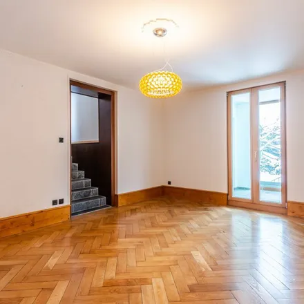 Rent this 6 bed apartment on Chemin Isabelle-de-Montolieu 42 in 1010 Lausanne, Switzerland