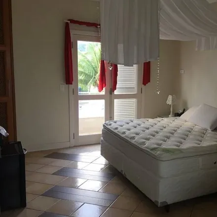 Rent this 5 bed house on Jardim Acapulco in São Carlos, Região Geográfica Intermediária de Araraquara