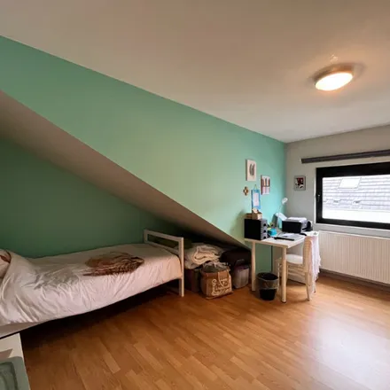 Rent this 4 bed apartment on Oud-Strijdersstraat 6 in 9620 Zottegem, Belgium