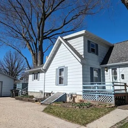 Buy this 3 bed house on 416 South Franklin Street in Oconomowoc, WI 53066