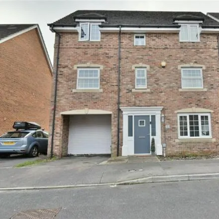 Buy this 5 bed house on Hussars Drive in Thatcham, RG19 4PH