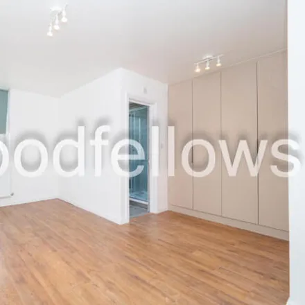 Image 7 - Manor Road, London, SM2 7AE, United Kingdom - Townhouse for rent