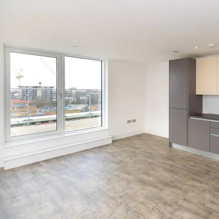 Rent this 2 bed apartment on The Oaks Shopping Centre in Grove Place, London