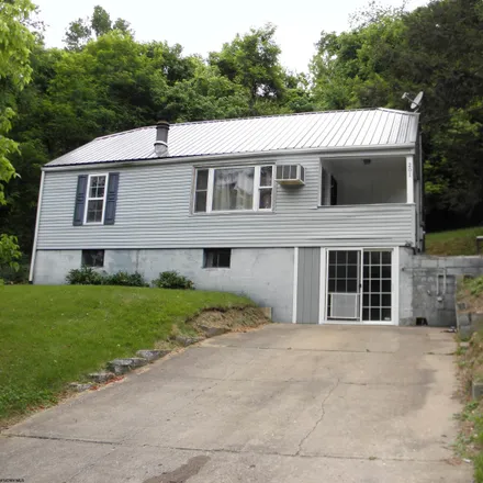 Buy this 3 bed house on 201 Winding Way in Clarksburg, WV 26301